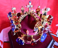 replica of the Czech royal crown, gift to the Austria-based grandson of Charles I