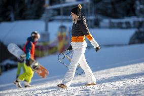 People, children, sun weather, snow, mountain, ski-areal Kobyla, Zadov
