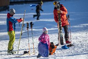 People, children, sun weather, snow, mountain, ski-areal Kobyla, Zadov