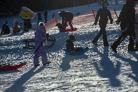 People, children, sun weather, snow, mountain, ski-areal Kobyla, Zadov
