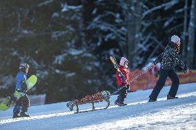 People, children, sun weather, snow, mountain, ski-areal Kobyla, Zadov