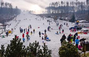 People, children, sun weather, snow, mountain, ski-areal Sacberk, Zborna