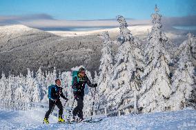 People, skier, sun weather, snow, mountain, ski-areal Svaty Petr, Spindleruv Mlyn