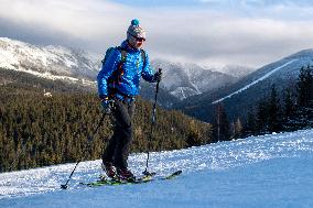 People, skier, skialpinist, sun weather, snow, mountain, ski-areal Svaty Petr, Spindleruv Mlyn