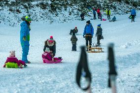 People, children, sun weather, snow, mountain, ski-areal Svaty Petr, Spindleruv Mlyn