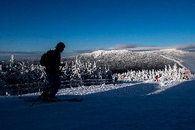 People, skier, sun weather, snow, mountain, ski-areal Svaty Petr, Spindleruv Mlyn