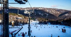 Kliny, Ore Mountains, winter, snow, weather, people