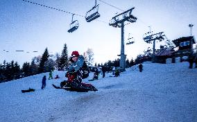 Kliny, Ore Mountains, winter, snow, weather, people, child