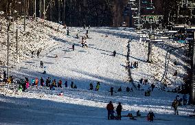 Kliny, Ore Mountains, winter, snow, weather, people