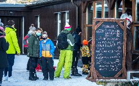 Kliny, Ore Mountains, winter, snow, weather, people