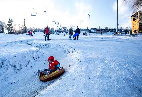 Kliny, Ore Mountains, winter, snow, weather, people, child