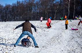 Kliny, Ore Mountains, winter, snow, weather, people, children