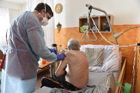 Vaccination against coronavirus, Czech Republic, senior