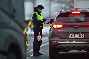 Dolni Dvoriste border crossing, border control