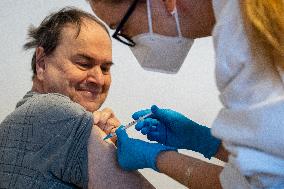 Vaccination against coronavirus, Czech Republic, syringe, senior