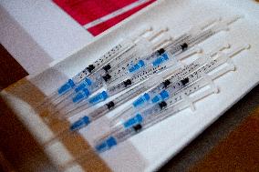 Vaccination against coronavirus, Czech Republic, syringe