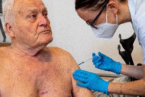 Vaccination against coronavirus, Czech Republic, syringe, senior