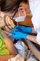 Vaccination against coronavirus, Czech Republic, syringe