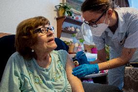 Vaccination against coronavirus, Czech Republic, syringe, senior