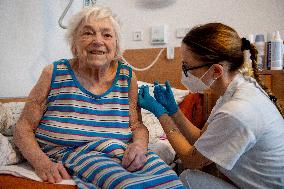 Vaccination against coronavirus, Czech Republic, syringe, senior