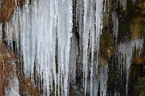 Mattoni Waterfall, Trail, Kyselka Spa, tourist, ice stalactite