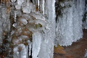 Mattoni Waterfall, Trail, Kyselka Spa, tourist, ice stalactite