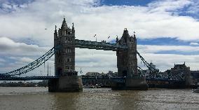 London, Tower Bridge, river Thames