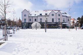 Pruhonice, Paloma Hotel Restaurant, Kvetnove Square, patisserie, winter, snow, Christmas decorations