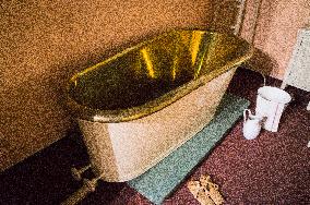 he original golden tub from the spa's Jurkovic House