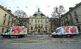 cars, protest, gastronomy, coronavirus