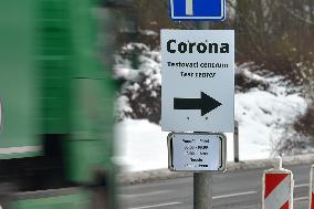 sign for mandatory coronavirus tests in Folmava-Furth im Wald border crossing