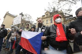 Some 50 protesting against anti-COVID rules outside Government Office