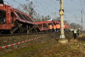 Train (railway) accident (collision), cargo, transport, new cars