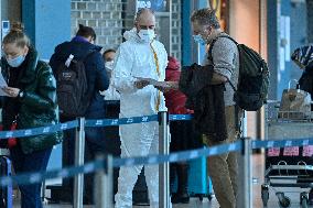People, foreigners, airport Prague, banned stay, test, testing, coronavirus, covid-19