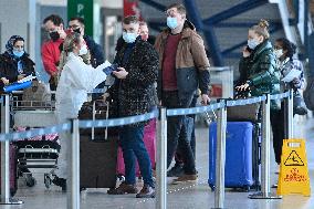 People, foreigners, airport Prague, banned stay, test, testing, coronavirus, covid-19