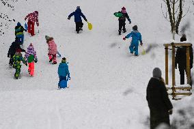 Prague, winter, snow, weather, people