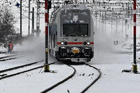 snow, weather, winter, railway station, Lysa nad Labem