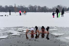 Winter swimmers, cold water, Lake Podebrady near Olomouc, ice skating, hockey, winter, hobbies