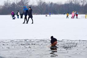 Winter swimmers, cold water, Lake Podebrady near Olomouc, ice skating, hockey, winter, hobbies