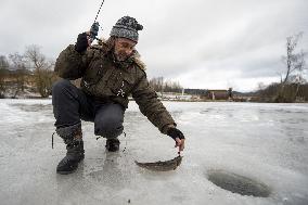 winter, ice-fishing