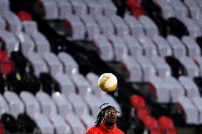 Peter Olayinka, training, Slavia Praha