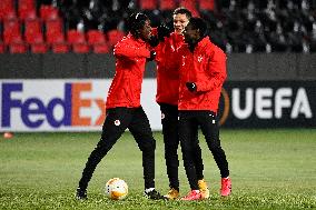 Peter Olayinka, Alexander Bah, Oscar Dorley, training, Slavia Praha