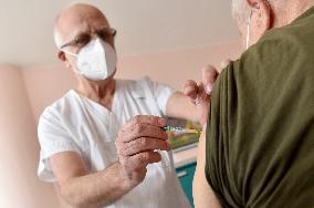 Vaccination of seniors against coronavirus, Czech Republic, syringe, senior