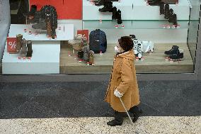 people, respirators, shopping center