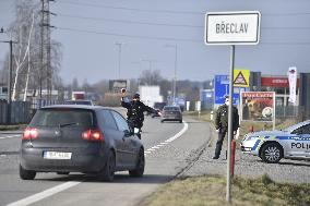 Police control, policemen, car, road, way, Breclav, epidemic restrictions