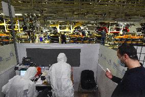 testing of employees for COVID-19, company Hyundai, car production Nosovice, assembly line