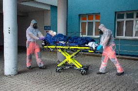 transport of a patients with COVID-19 disease from Czech Republic to Poland, patient, stretcher