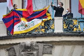 Prague City Hall raises Tibetan  flag