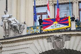 Prague City Hall raises Tibetan  flag