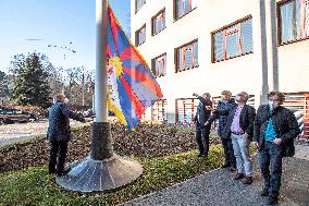 Hradec Kralove City Hall raises Tibetan  flag